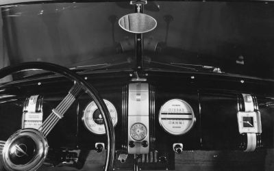 Klangvolle Kombination: Opel Admiral aus 1937 mit Autoradio (Foto: Stellantis / Opel)