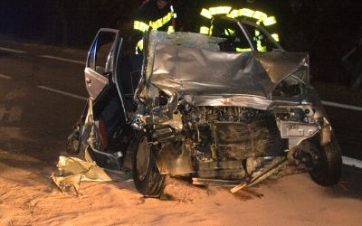 Mehrere Menschen wurden verletzt, zwei Kinder starben: Verkehrsunfall bei Barsinghausen bietet schreckliches Bild (Foto: AdobeStock - Olivier-Tuffé 1982834)