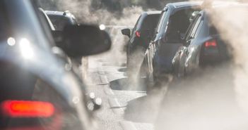 EU-Staaten entscheiden über Emissionsfreiheit von Autos ab (Foto: AdobeStock - elcovalana 132942812)