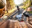 Sichere Mitfahrgelegenheit: Kinder und Motorrad (Foto: AdobeStock - 101163472 Lukas-Gojda)