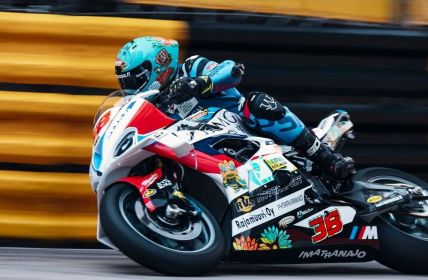 BMW M 1000 RR feiert historischen Dreifachsieg in Macau (Foto: BMW GROUP)