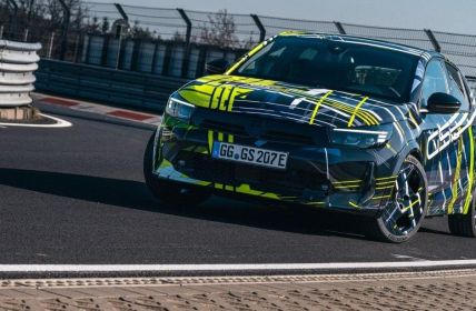 Opel präsentiert verschleierten Corsa GSE mit elektrifiziertem markantem (Foto: Opel Automobile GmbH)