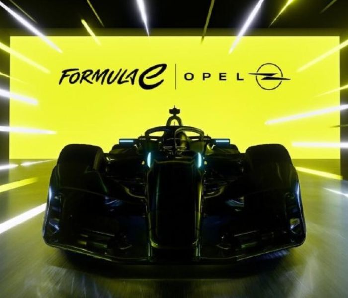 Gemeinsam am Start: Opel GSE Formula E Team verpflichtet Sophia (Foto: Opel Automobile GmbH)